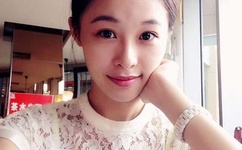 老师露出两个奶球让我吃奶头